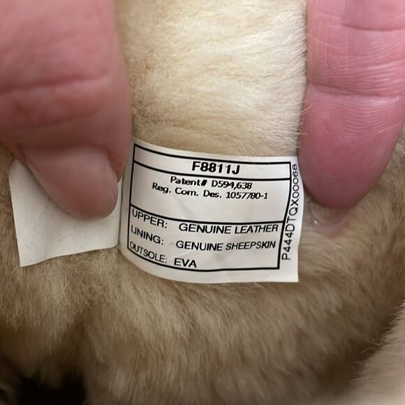 UGG woman’s Classic Short II boot | chestnut | size 9 - Picture 12 of 12